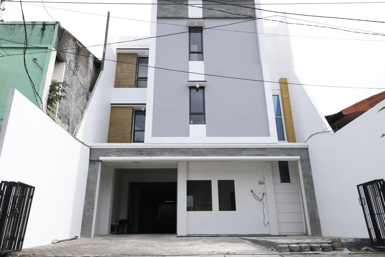 Reddoorz Plus Near Mall Pondok Indah Джакарта Экстерьер фото