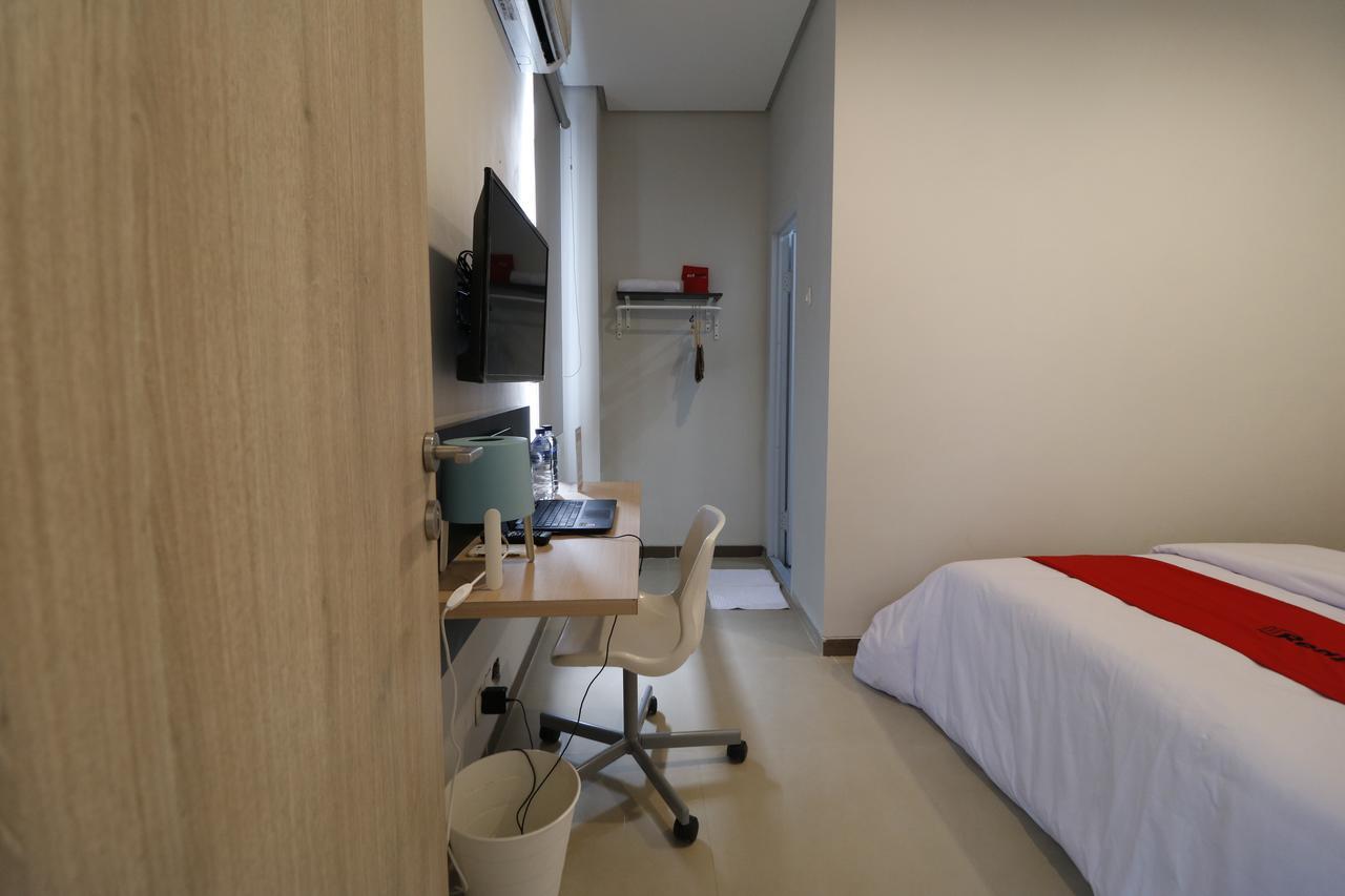 Reddoorz Plus Near Mall Pondok Indah Джакарта Экстерьер фото