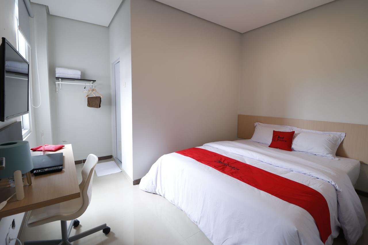Reddoorz Plus Near Mall Pondok Indah Джакарта Экстерьер фото