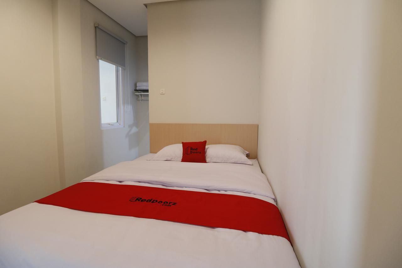 Reddoorz Plus Near Mall Pondok Indah Джакарта Экстерьер фото